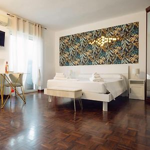 Bari Central Suite - Central Apartment With Sea View - Bari